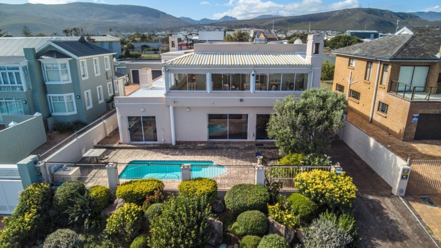 5 Bedroom Property for Sale in Sandbaai Western Cape